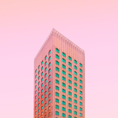 Wolkenkratzer vor rosa Himmel